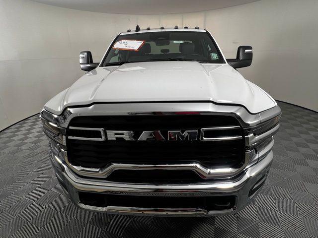 2026 RAM Ram 3500 Chassis Cab RAM 3500 TRADESMAN CREW CAB CHASSIS 4X4 60 CA