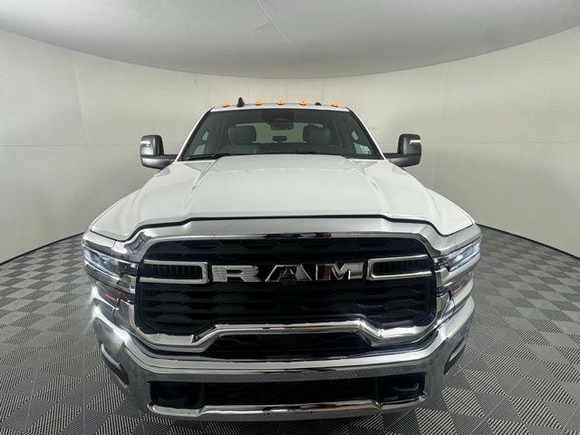2026 RAM Ram 3500 Chassis Cab RAM 3500 TRADESMAN CREW CAB CHASSIS 4X4 60 CA