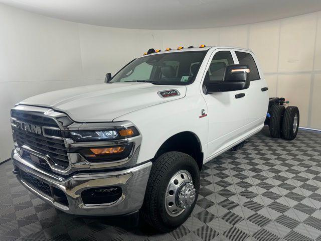 2026 RAM Ram 3500 Chassis Cab RAM 3500 TRADESMAN CREW CAB CHASSIS 4X4 60 CA