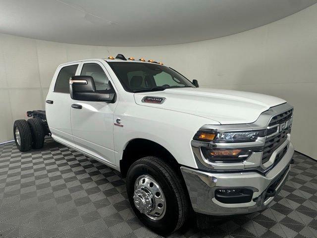 2026 RAM Ram 3500 Chassis Cab RAM 3500 TRADESMAN CREW CAB CHASSIS 4X4 60 CA