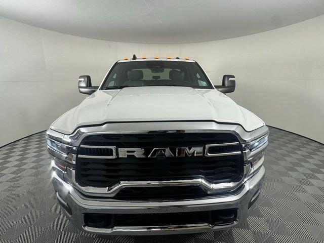 2026 RAM Ram 3500 Chassis Cab RAM 3500 TRADESMAN CREW CAB CHASSIS 4X4 60 CA