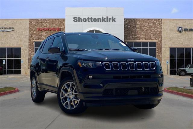 2024 Jeep Compass Latitude Lux FWD