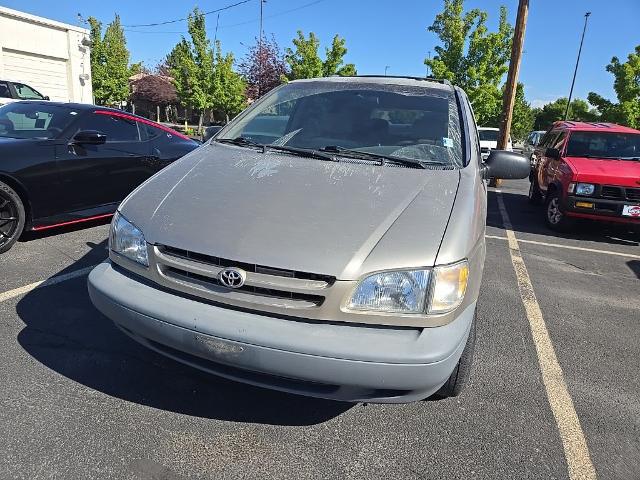 2000 Toyota Sienna Unknown