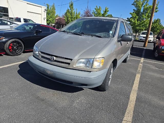 2000 Toyota Sienna Unknown