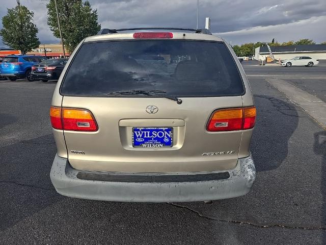 2000 Toyota Sienna Unknown