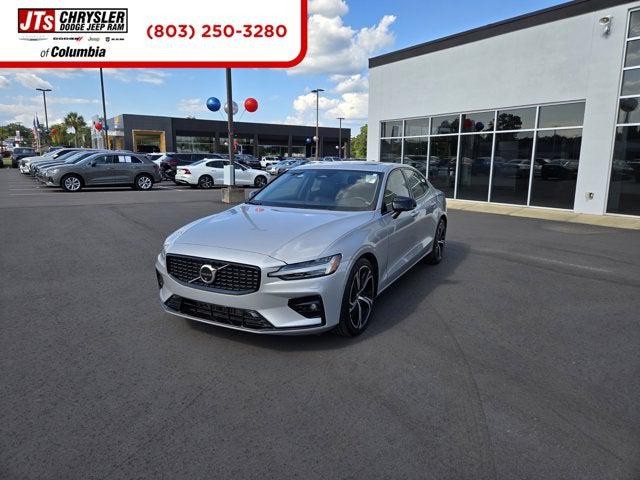 2024 Volvo S60 B5 Plus Dark Theme