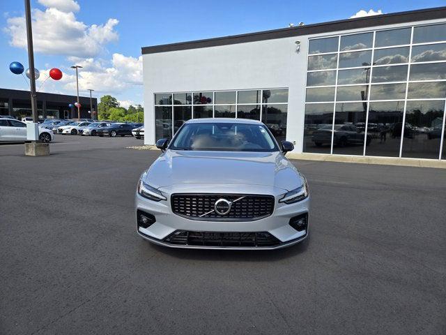 2024 Volvo S60 B5 Plus Dark Theme