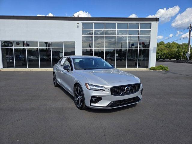 2024 Volvo S60 B5 Plus Dark Theme