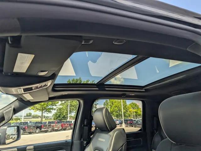 2019 RAM 1500 Laramie Crew Cab 4x4 57 Box