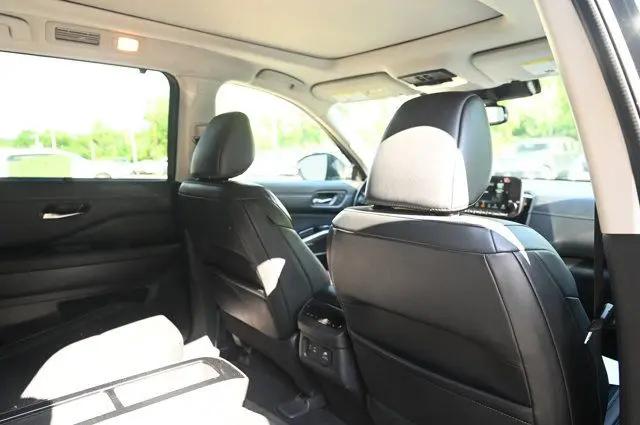 2022 Nissan Pathfinder Platinum 4WD