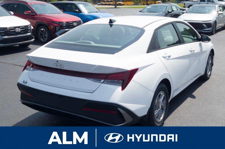 2025 Hyundai Elantra SE photo 4