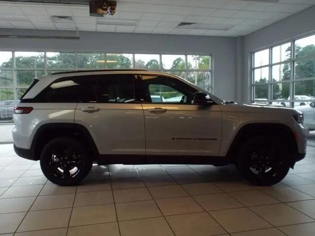 2025 Jeep Grand Cherokee Altitude X 4x4