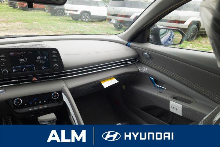 2025 Hyundai Elantra SEL Sport photo 12