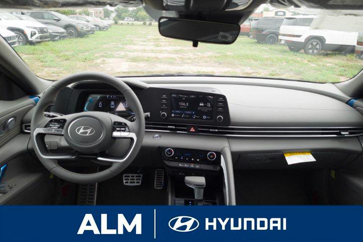 2025 Hyundai Elantra SEL Sport photo 13