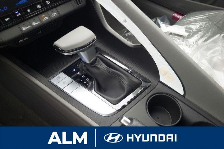 2025 Hyundai Elantra SEL Sport photo 16