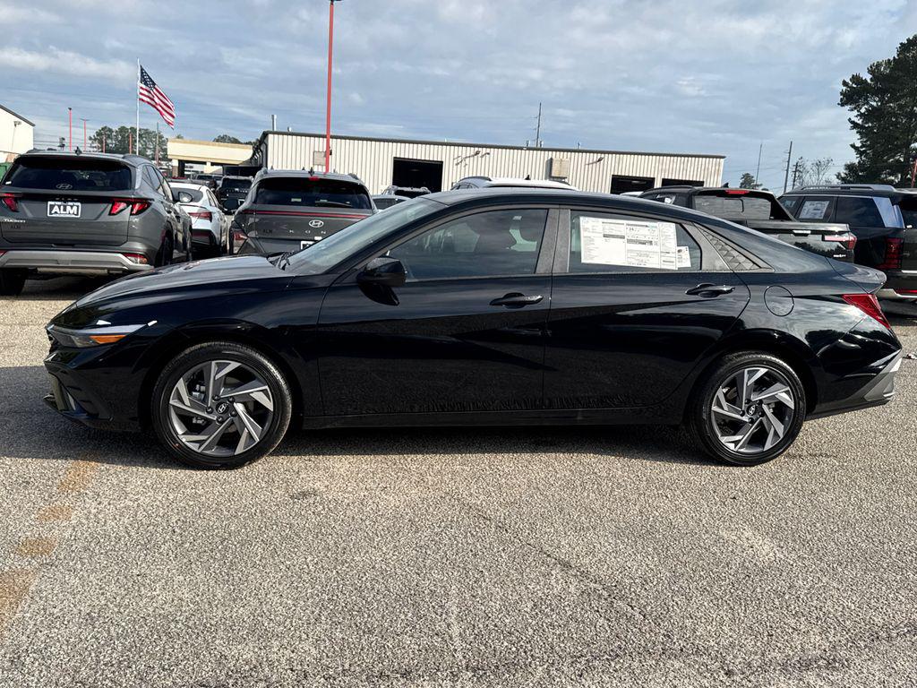 2025 Hyundai Elantra SEL Sport photo 2