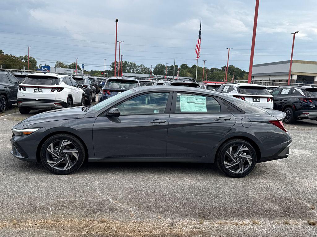 2025 Hyundai Elantra SEL Sport photo 2