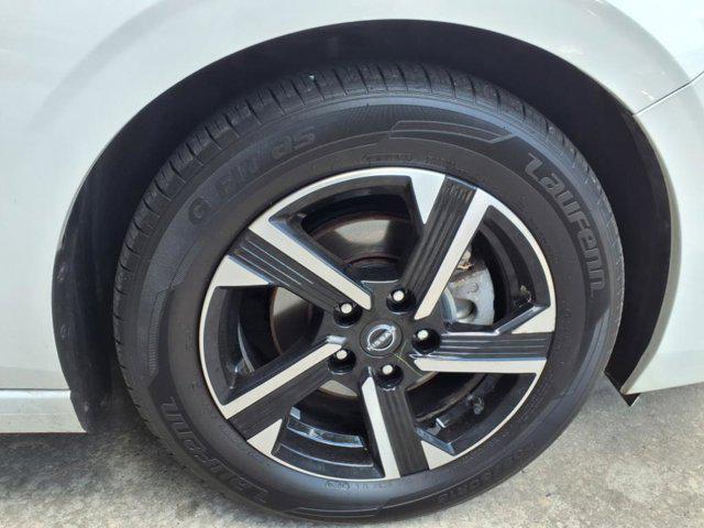2024 Nissan Sentra SV Xtronic CVT