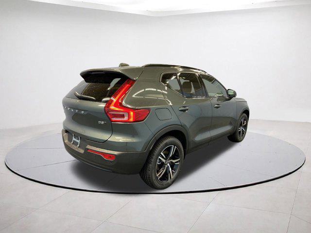 2026 Volvo XC40 B5 Core