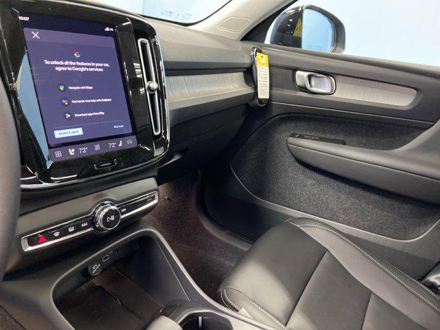 2026 Volvo XC40 B5 Core