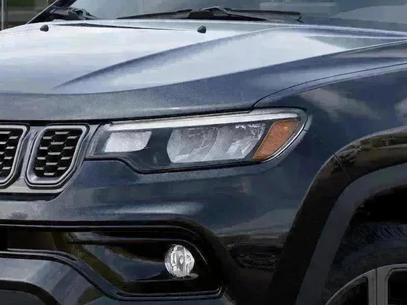 New 2026 Diamond Black Crystal Pearl-Coat Exterior Paint Jeep Limited image 10