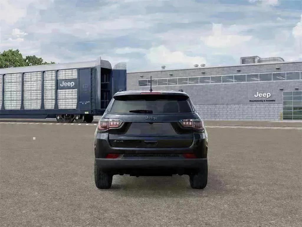 New 2026 Diamond Black Crystal Pearl-Coat Exterior Paint Jeep Limited image 7