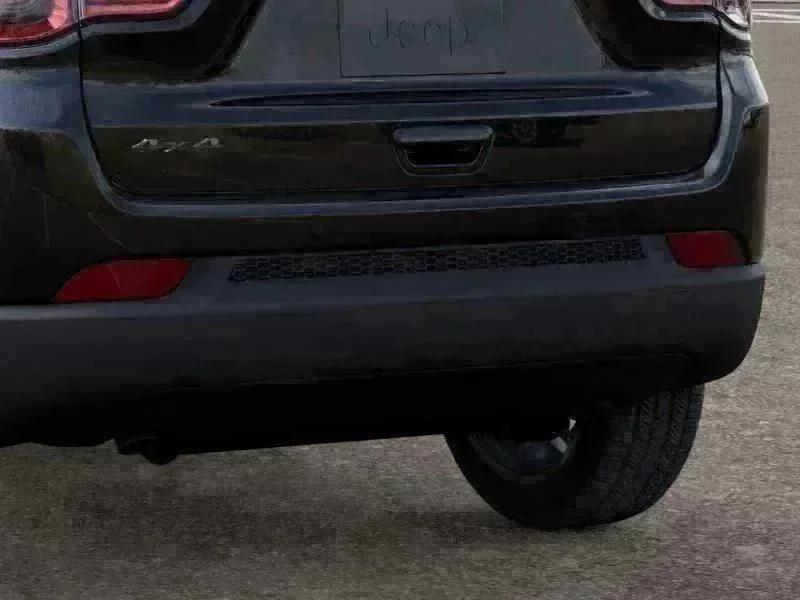 New 2026 Diamond Black Crystal Pearl-Coat Exterior Paint Jeep Limited image 13