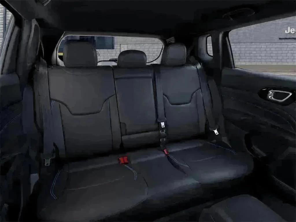 New 2026 Diamond Black Crystal Pearl-Coat Exterior Paint Jeep Limited image 15