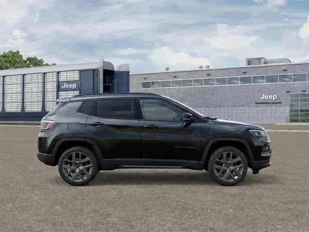 New 2026 Diamond Black Crystal Pearl-Coat Exterior Paint Jeep Limited image 21