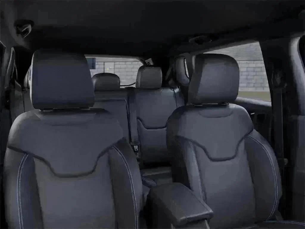 New 2026 Diamond Black Crystal Pearl-Coat Exterior Paint Jeep Limited image 26