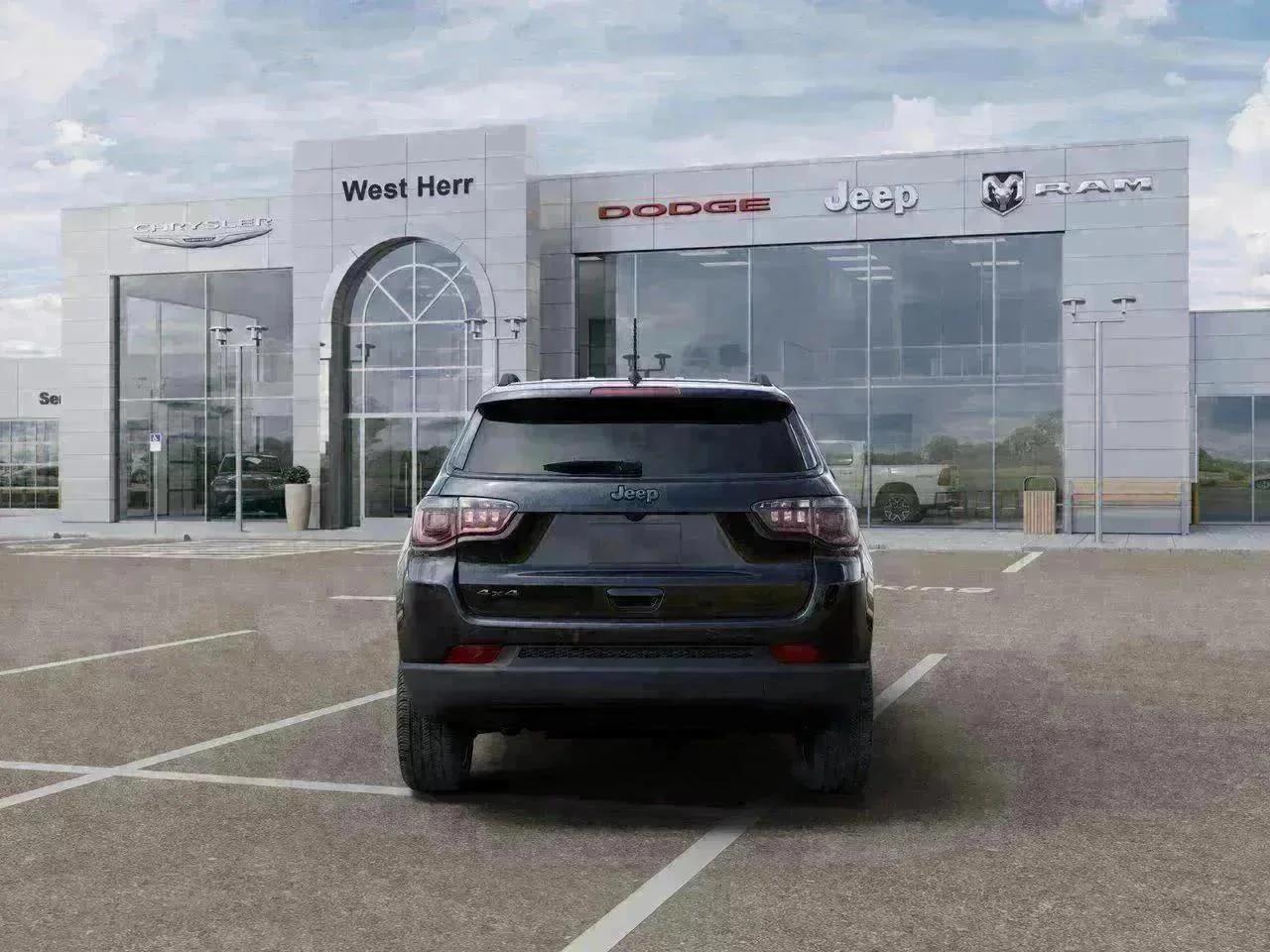 New 2026 Diamond Black Crystal Pearl-Coat Exterior Paint Jeep Limited image 33