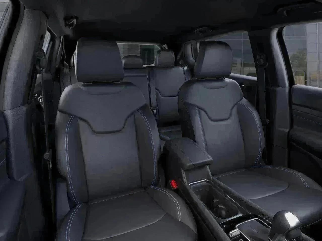 New 2026 Diamond Black Crystal Pearl-Coat Exterior Paint Jeep Limited image 42