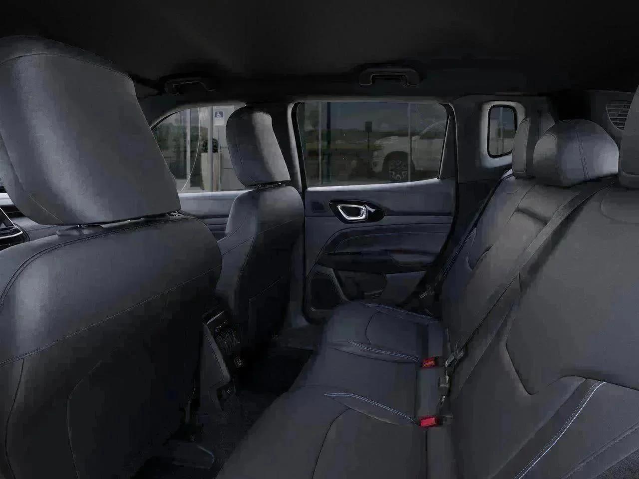 New 2026 Diamond Black Crystal Pearl-Coat Exterior Paint Jeep Limited image 49