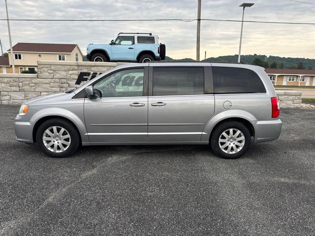 2016 Chrysler Town and Country LX