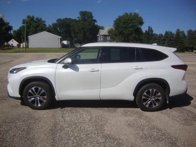 2022 Toyota Highlander XLE 2022 Toyota Highlander XLE