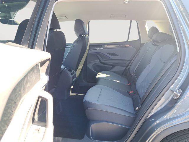 2025 Volkswagen Tiguan 2.0T SE