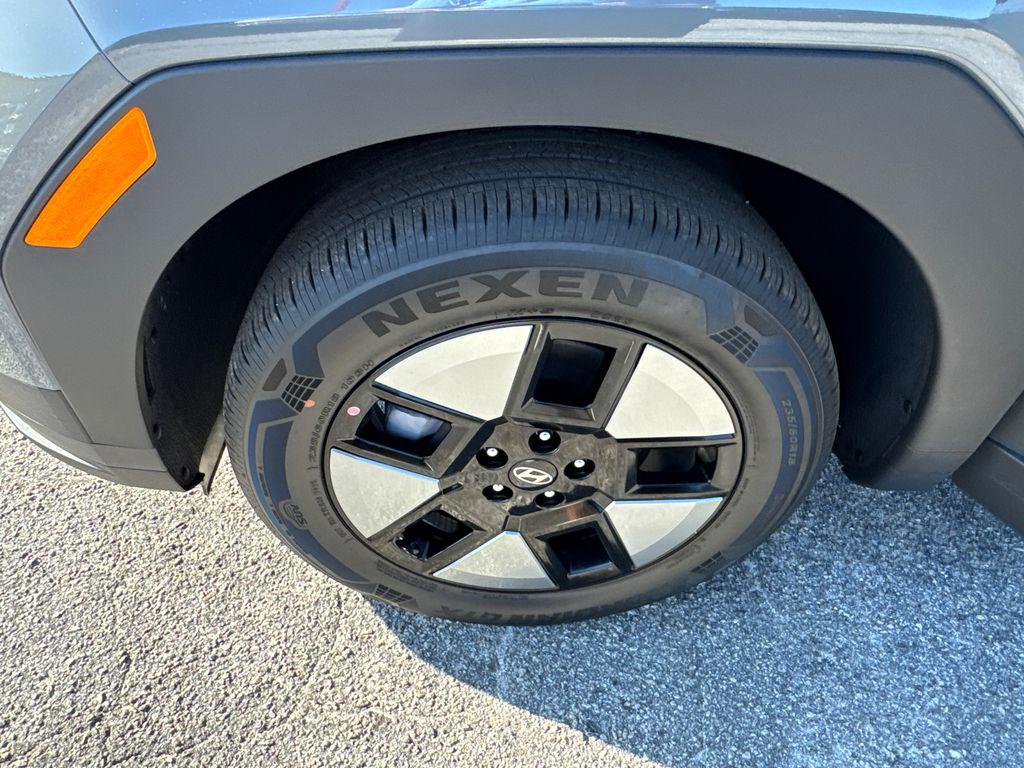 New 2026 Gray HYUNDAI SE image 22
