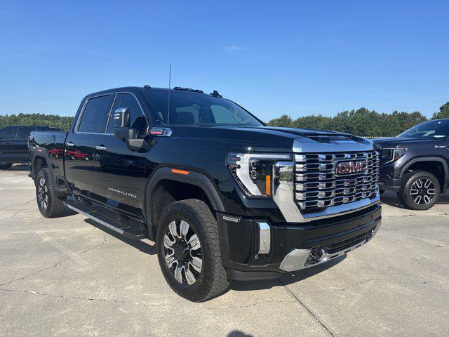 2025 GMC Sierra 2500HD 4WD Crew Cab Standard Bed Denali