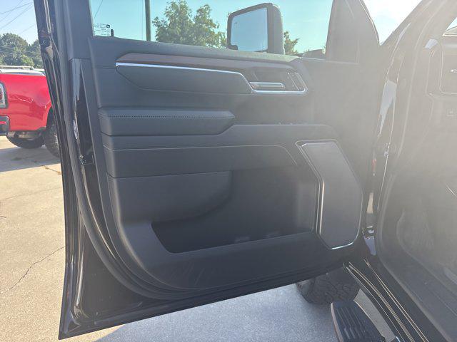 2025 GMC Sierra 2500HD 4WD Crew Cab Standard Bed Denali