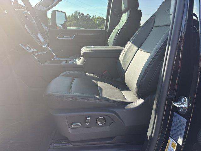 2025 GMC Sierra 2500HD 4WD Crew Cab Standard Bed Denali