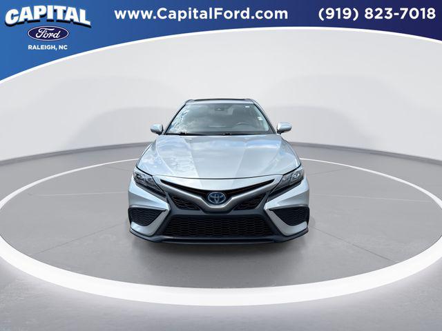 2022 Toyota Camry SE Hybrid