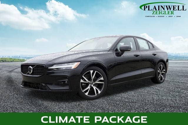 2023 Volvo S60 B5 Plus Dark Theme