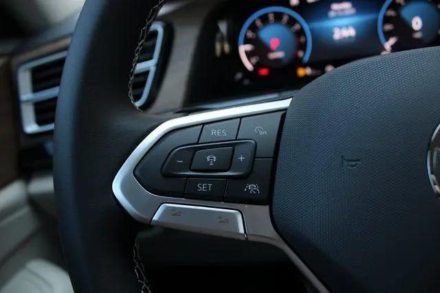 2026 Volkswagen Atlas SE with Technology
