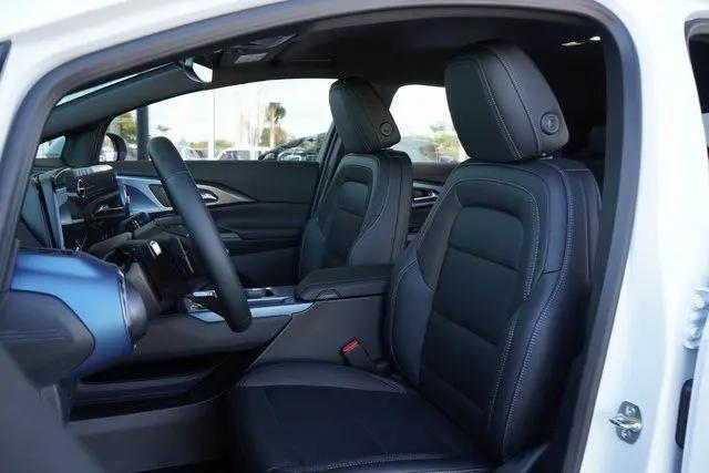 2025 Chevrolet Equinox LT 2