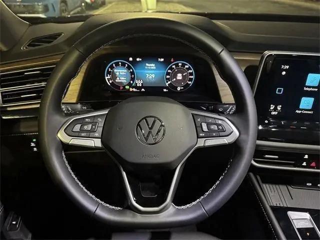 2026 Volkswagen Atlas SE with Technology