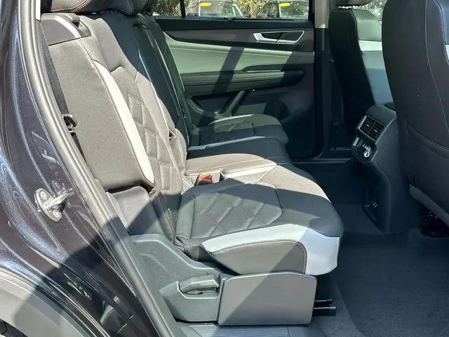 2026 Volkswagen Atlas Peak Edition