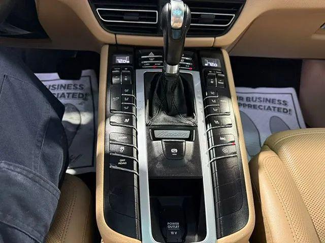 2020 Porsche Macan Base
