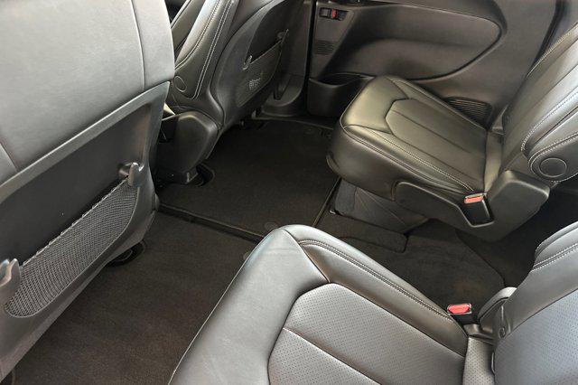 2025 Chrysler Voyager LX