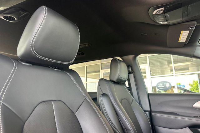 2025 Chrysler Voyager LX