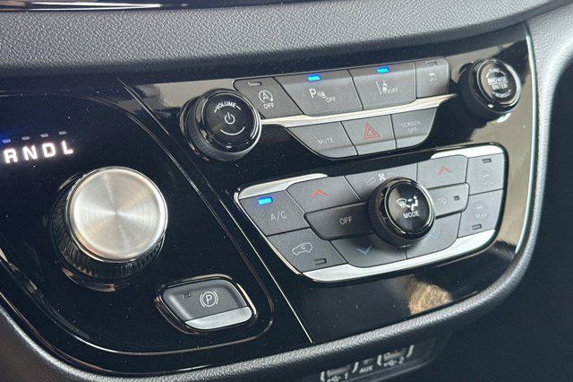2025 Chrysler Voyager LX